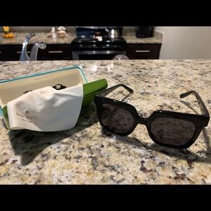 Blk. Sunglasses women’s lg. Square Elizabeth&James